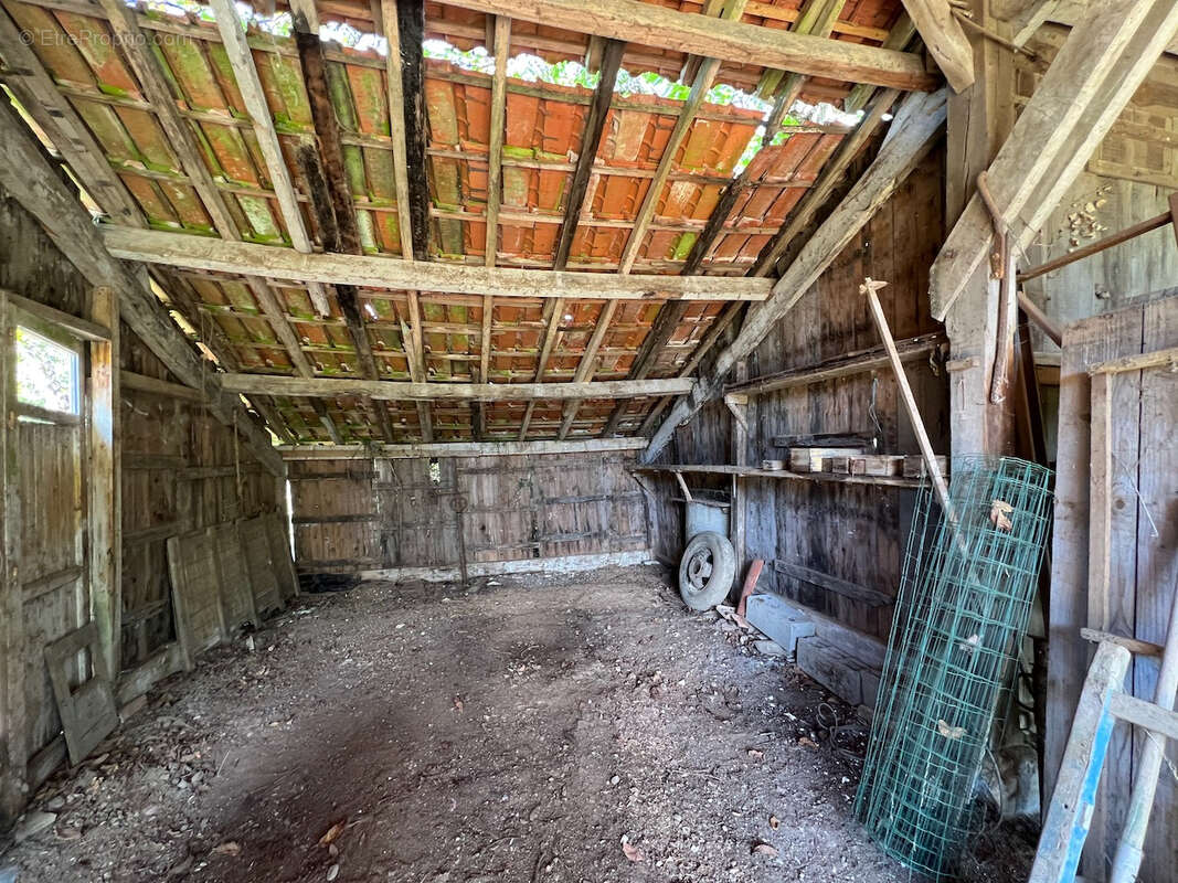 Belle opportunité dans la campagne de Villeneuve sur Lot : fermette à rénover d'environ 72m2 avec dépendances (grange attenante, - photo 14