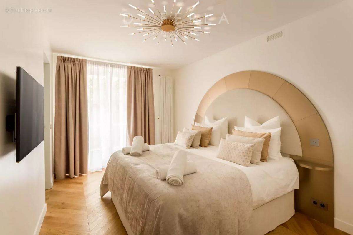 Appartement à PARIS-7E