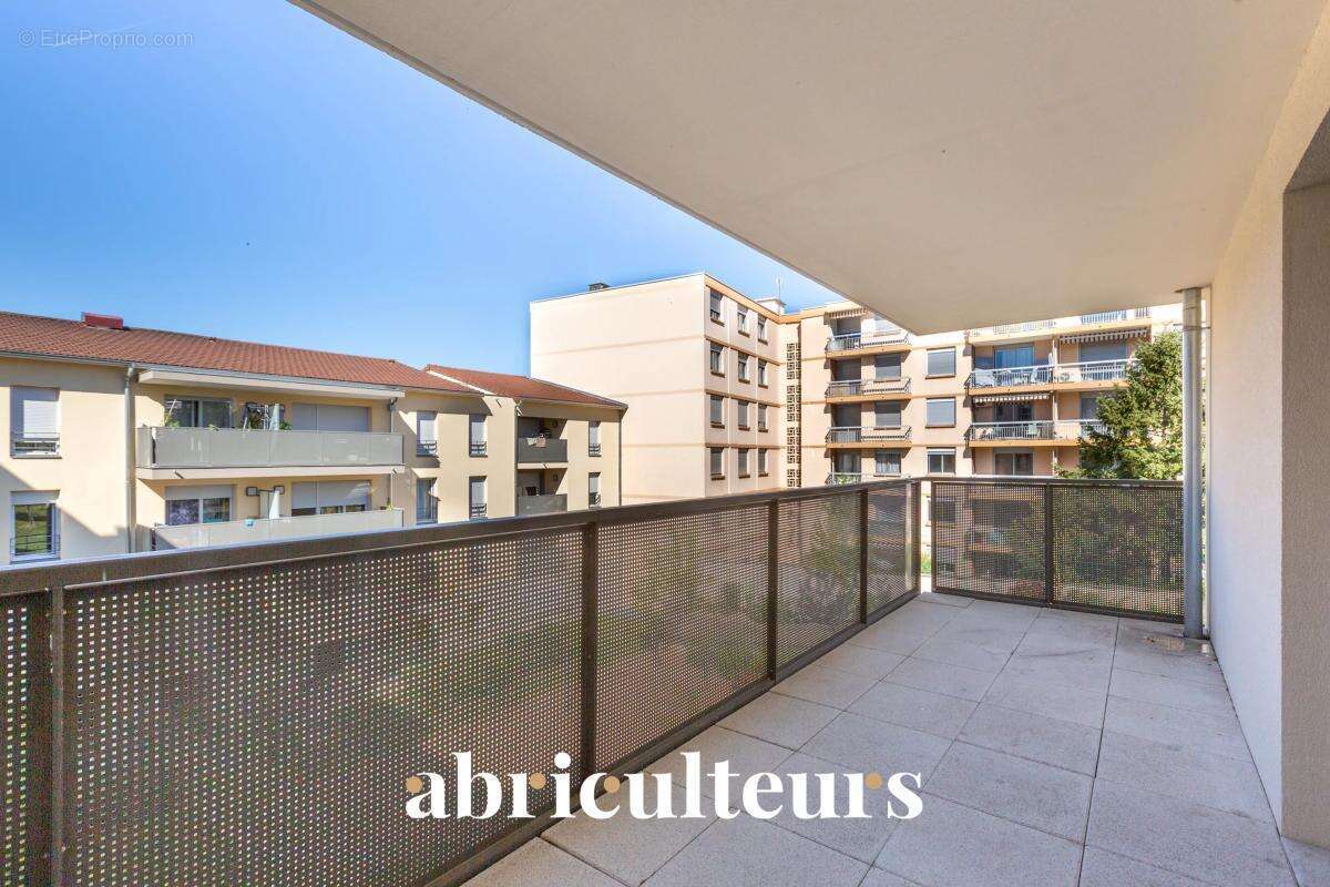 Superbe appartement 4 pièces de 85 m² avec grand balcon, box fermé et prestations modernes – Vénissieux Paul Bert - photo 2