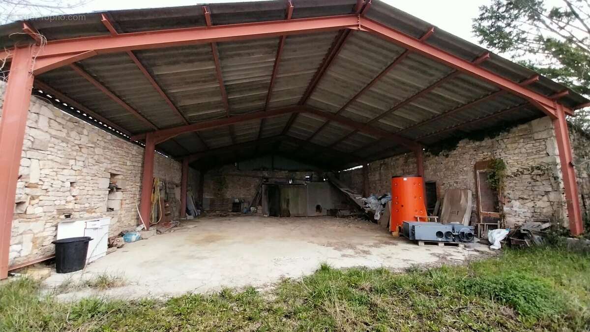 Maison à PUYLAROQUE