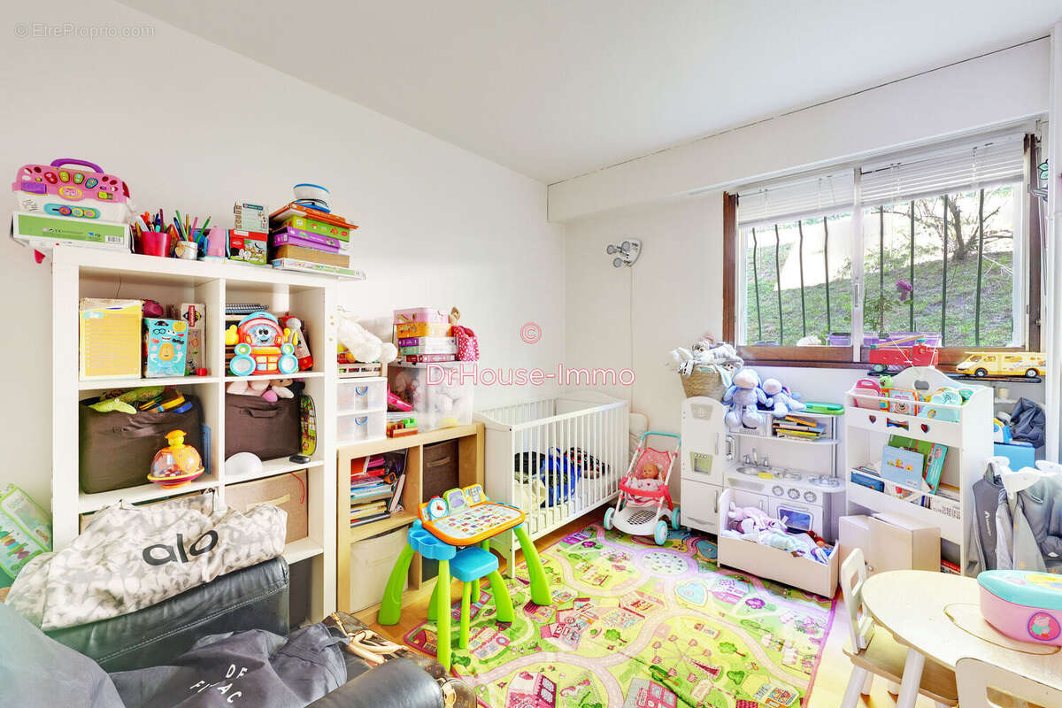 Appartement à LE MESNIL-LE-ROI