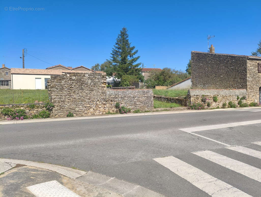 Terrain à SAINT-GERMAIN-DE-PRINCAY