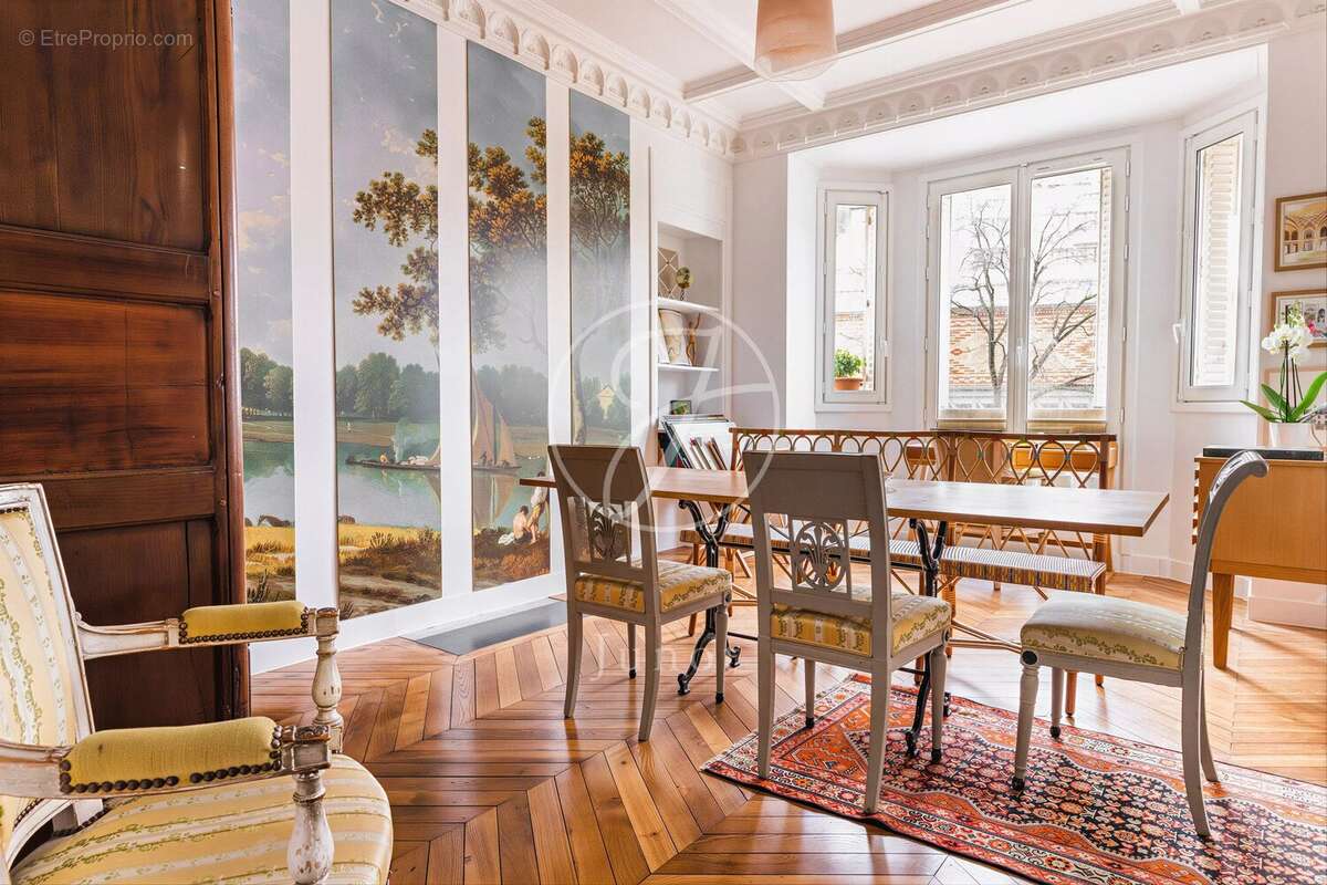 Appartement à PARIS-7E