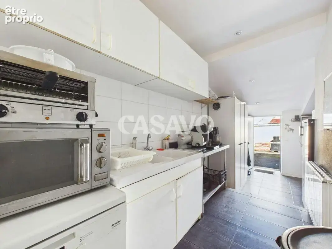 Vente Maison 5 pièces de 203m² - 33670 Le Pout - photo 5