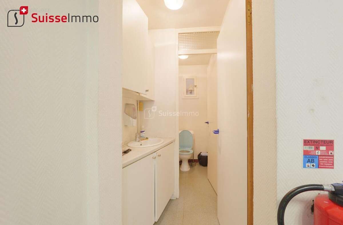 Local commercial  200 m2 - photo 15