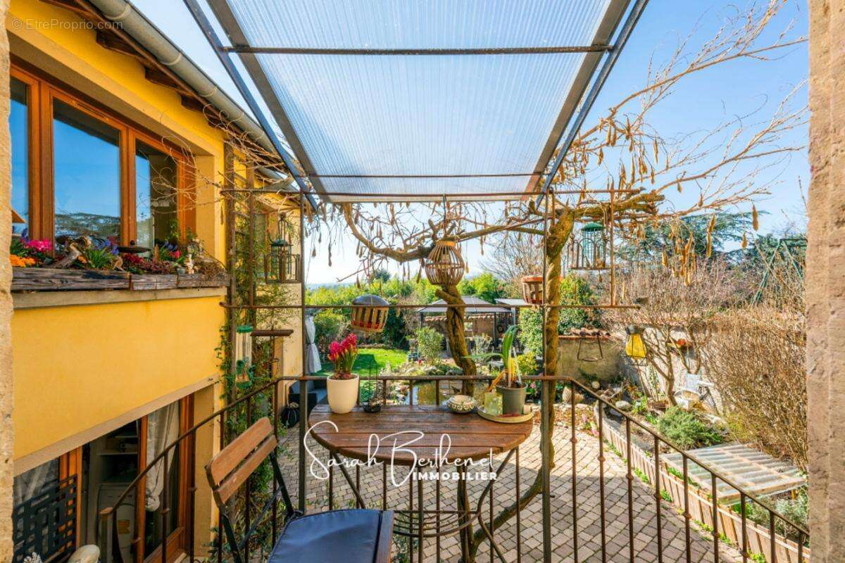 Maison à LA TOUR-DE-SALVAGNY