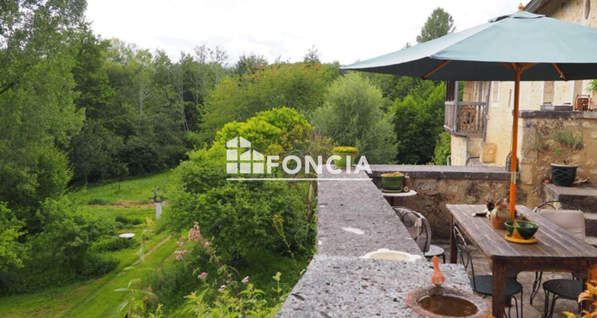 Hameau à vendre à 1 940 000 euros - photo 2