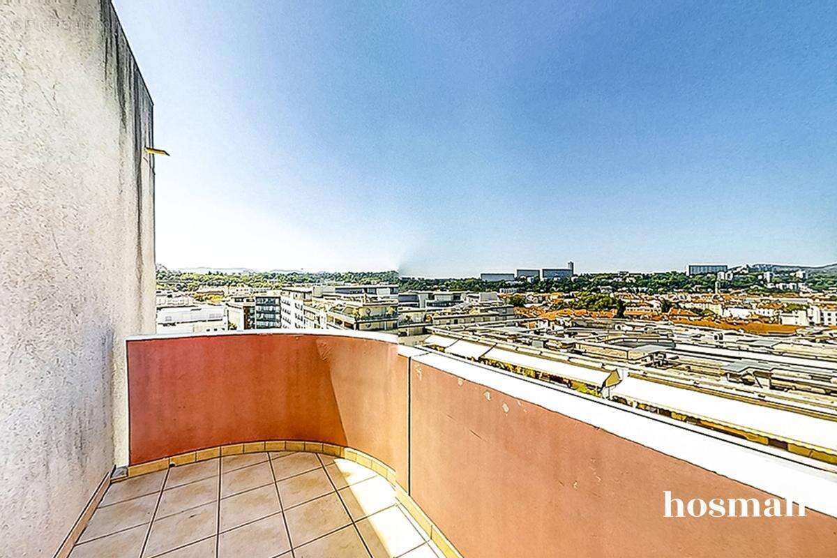Appartement traversant de 3 pièces de 68 m² avec balcon - Vue dégagée et garage double- Place Jean Monnet, Lyon 9 - photo 6