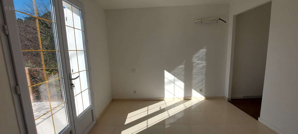 Nouveaute neoprovencale 5 p -157 m2 sur 1500 m2 de terrain- - photo 9