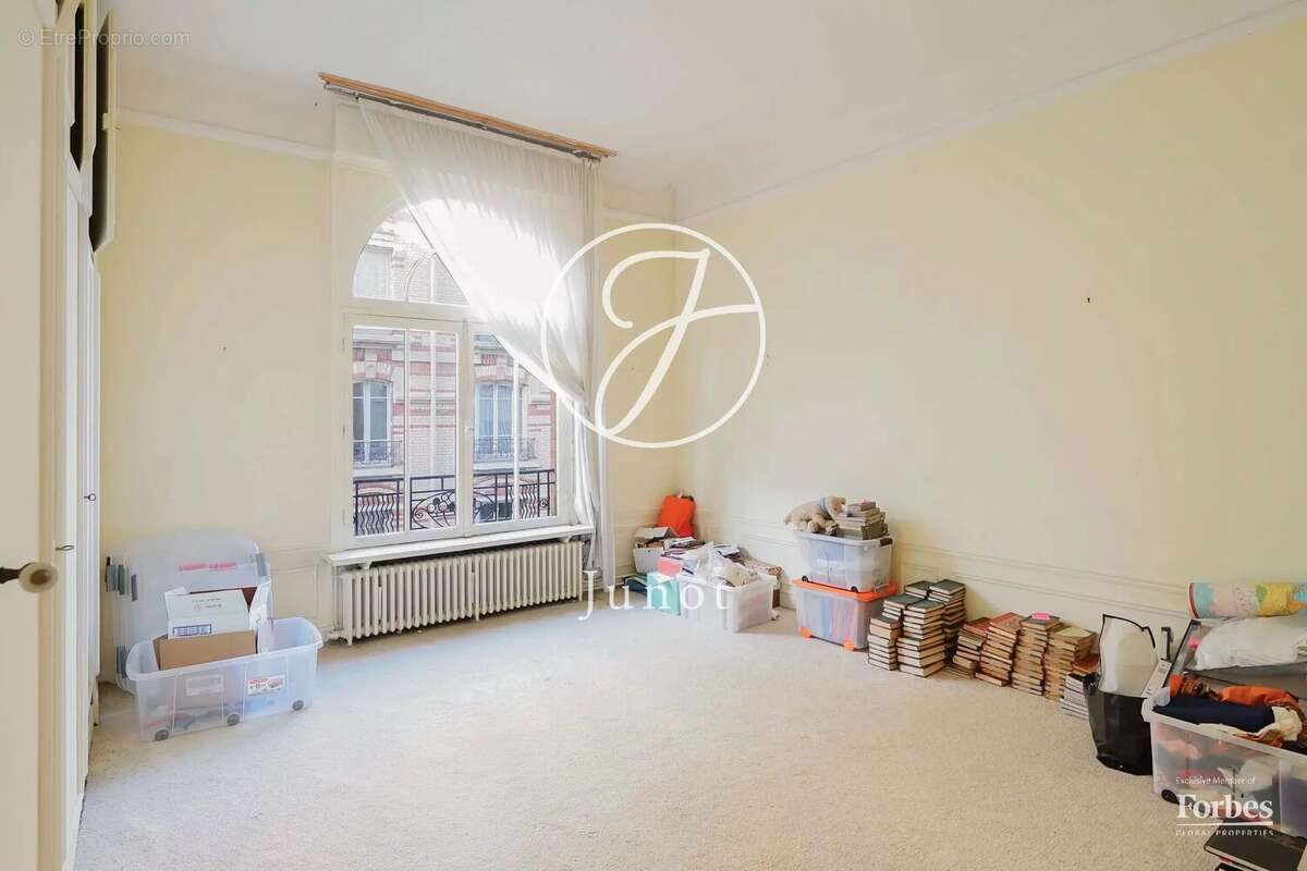Appartement à LEVALLOIS-PERRET