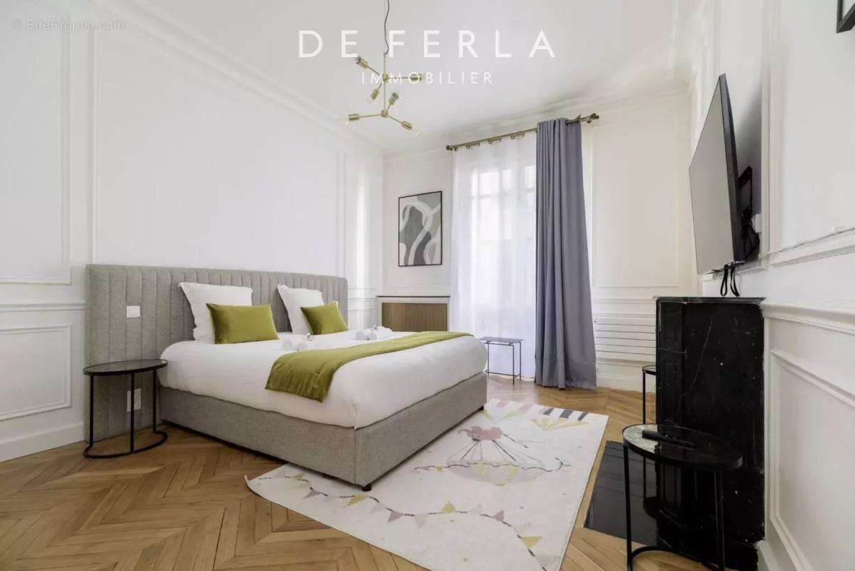 Appartement à PARIS-8E