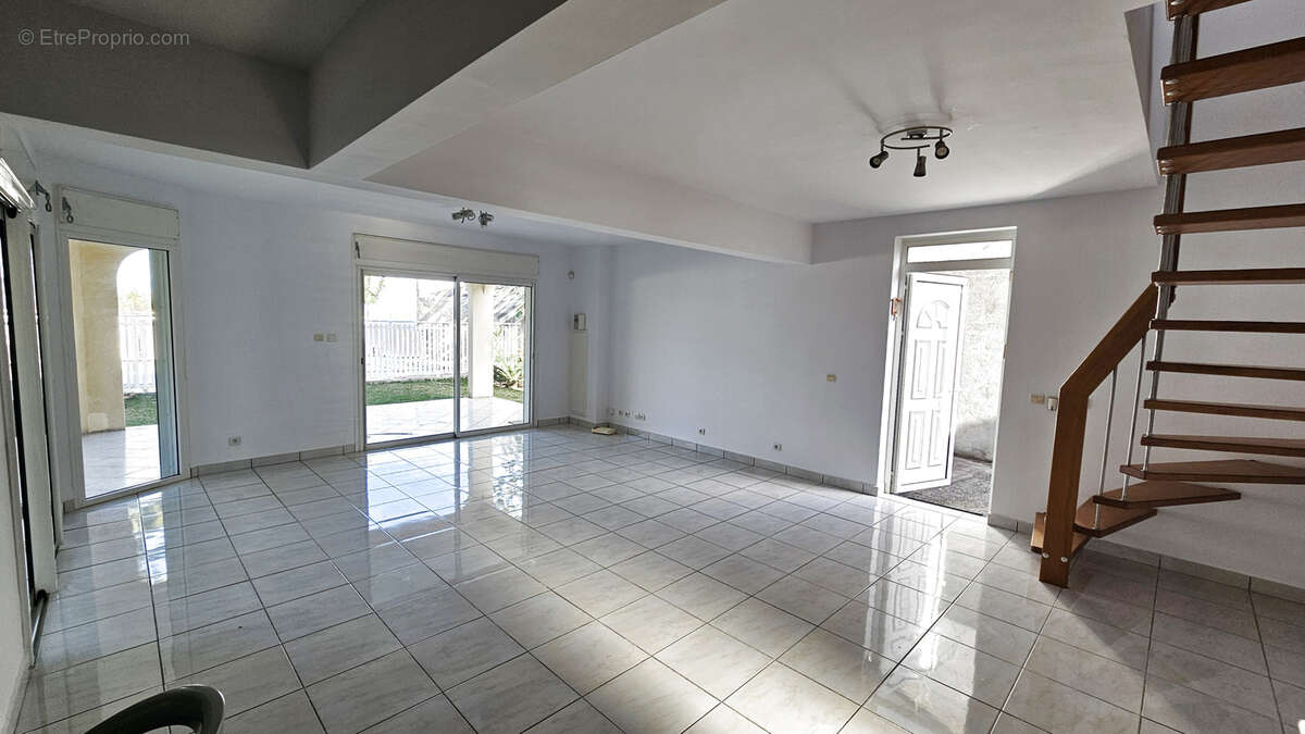 NOUVEAU PRIX! Grande villa avec piscine, Piton St Leu. - photo 4