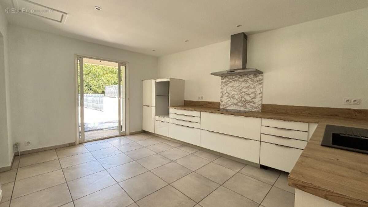 À vendre – Belle maison T4 avec piscine, jardin et terrasse - photo 8