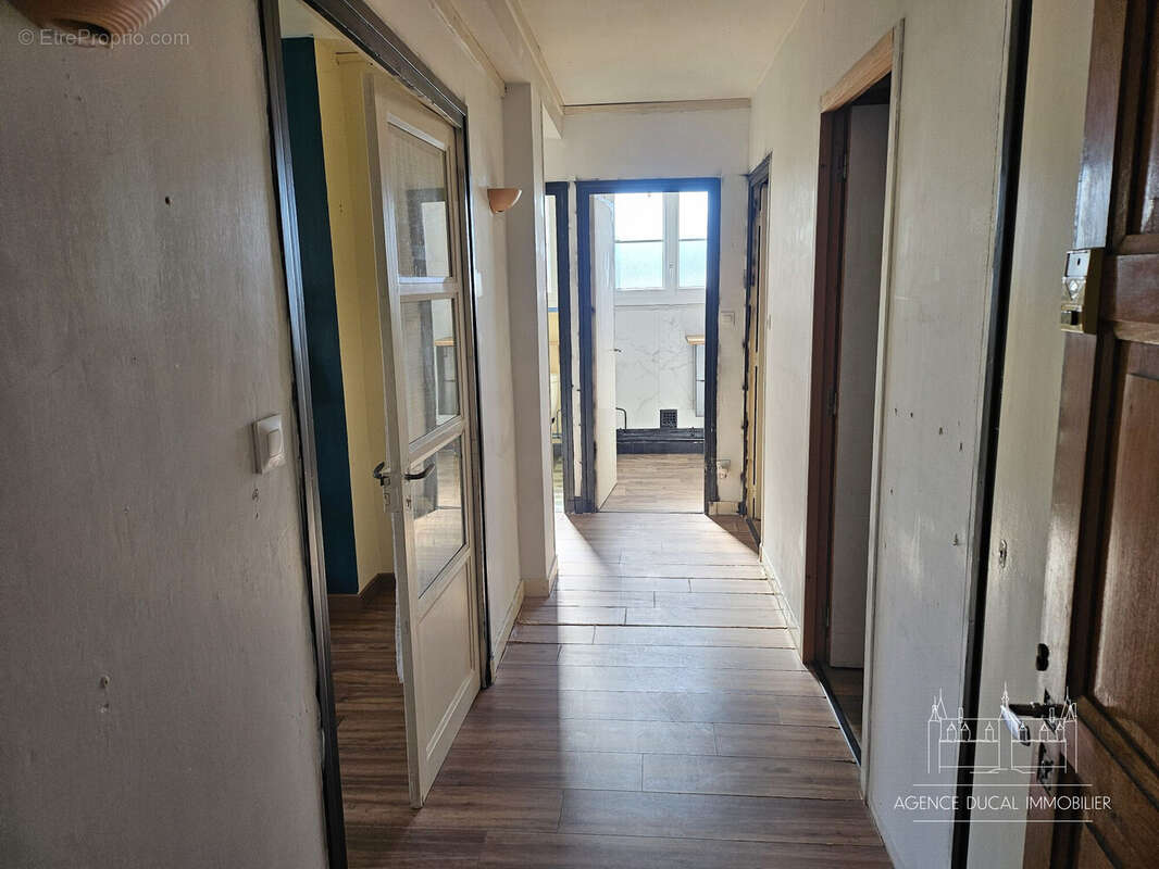 Appartement à VARENNES-VAUZELLES