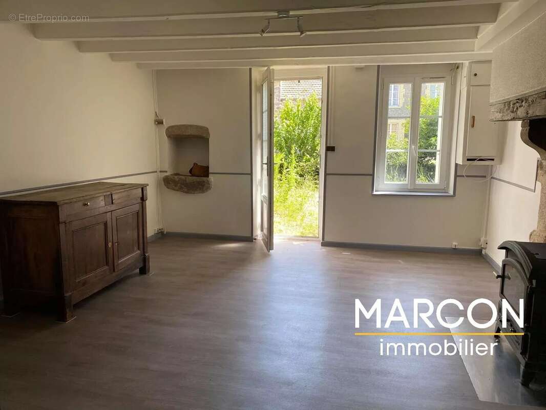 Maison à SAINT-PIERRE-DE-FURSAC