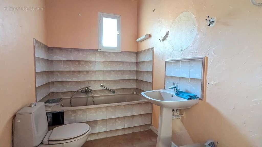 Appartement à VINS-SUR-CARAMY