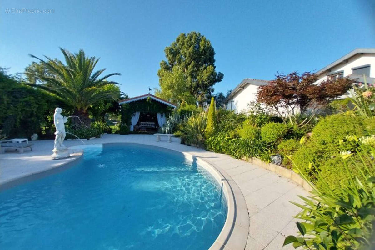 Maison à CASTAIGNOS-SOUSLENS