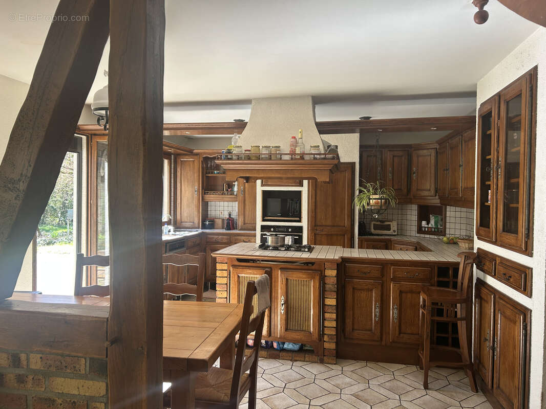 Maison habitable de suite avec carport, cave, parc, étang - photo 8