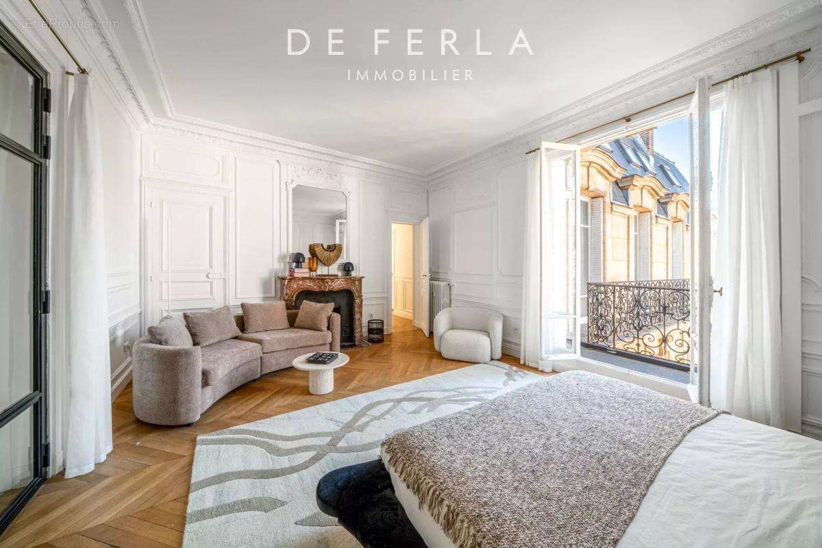 Appartement à NEUILLY-SUR-SEINE