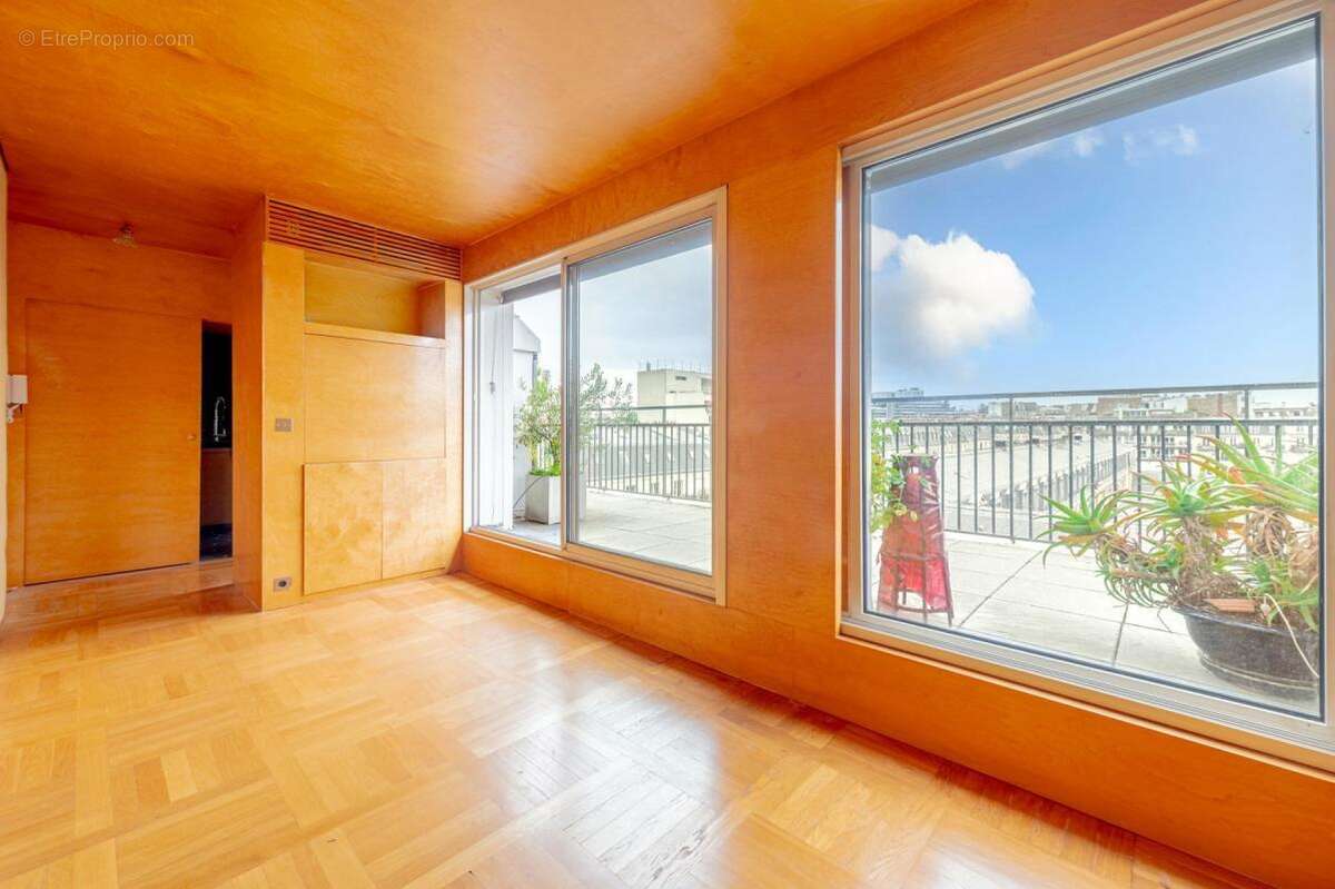 Appartement à PARIS-16E