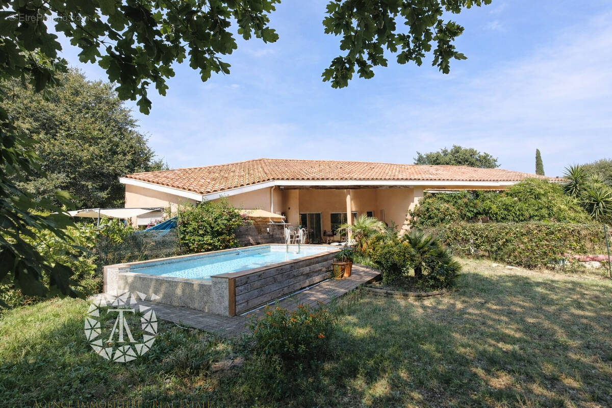 Maison à LAROQUE-DES-ALBERES