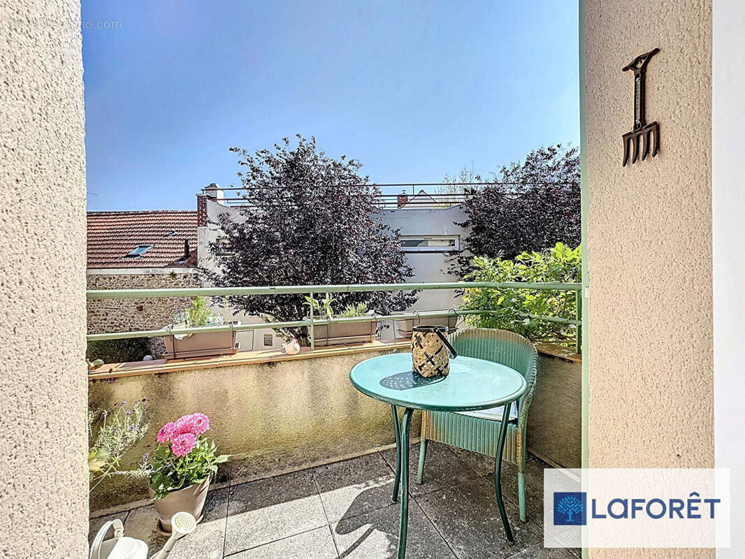 Appartement à NEAUPHLE-LE-CHATEAU