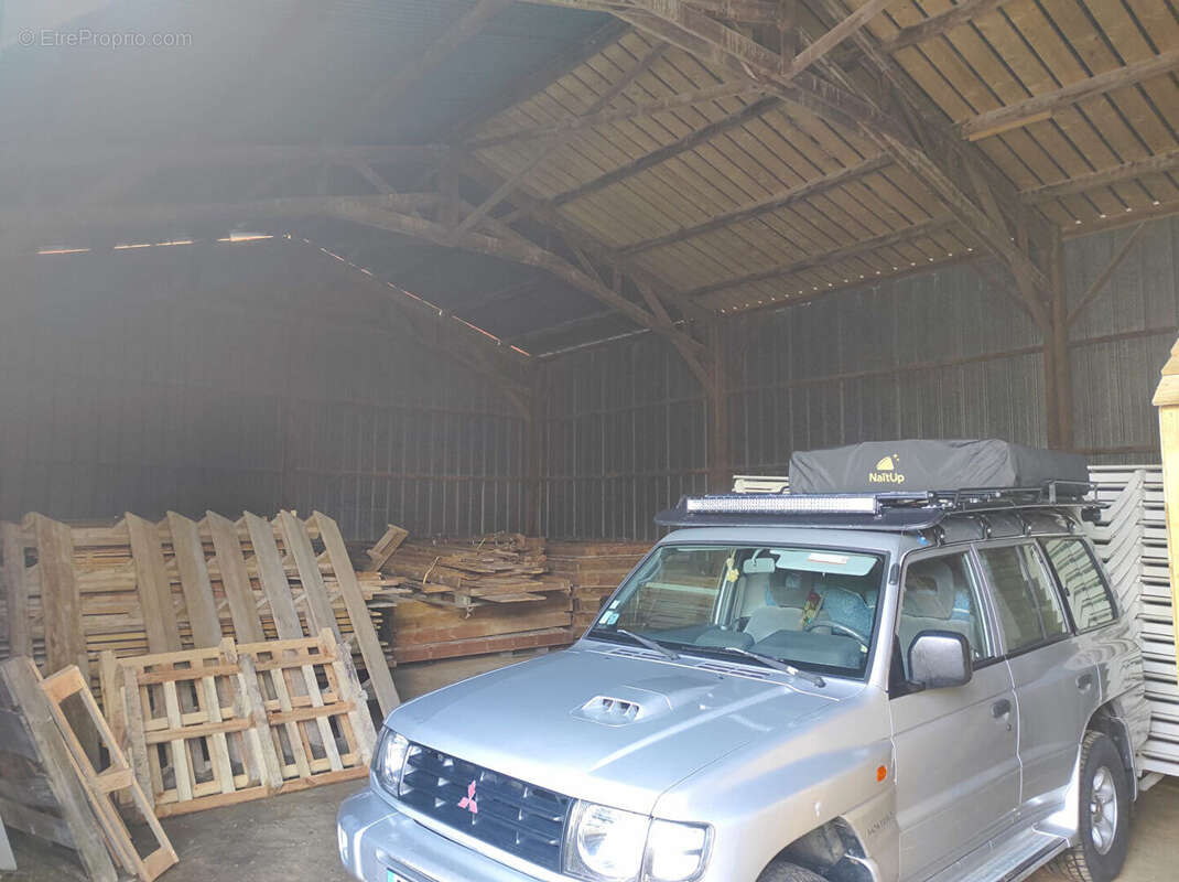 Parking à NIEUL-LE-DOLENT