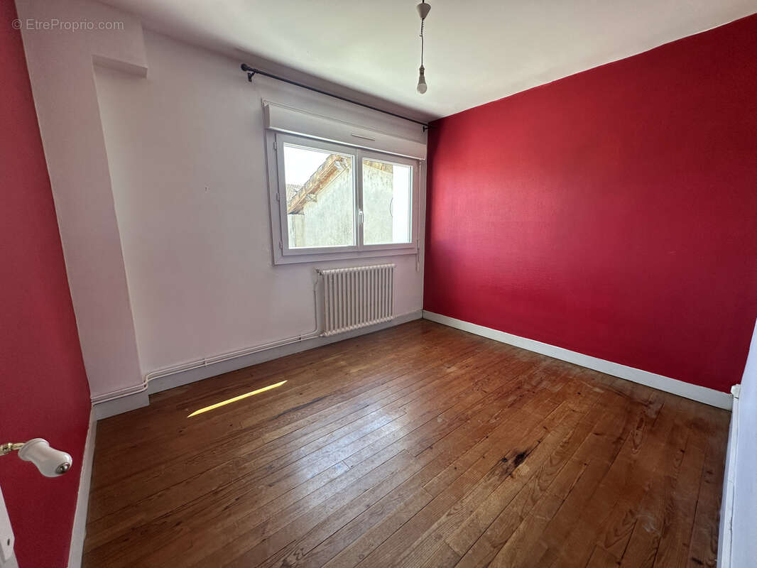 Maison à LA ROCHE-CHALAIS