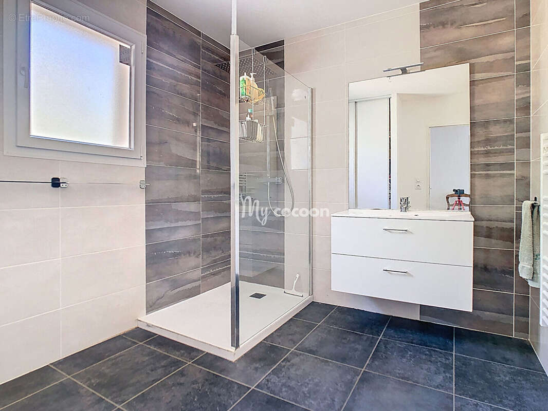 Maison - T5 -110 m² - photo 16