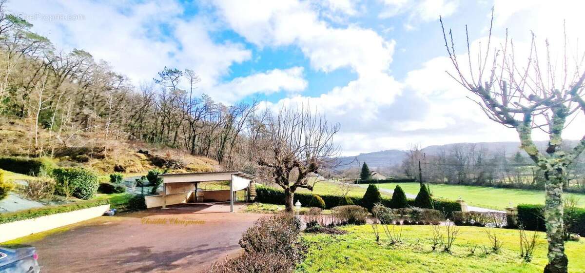 Maison à TERRASSON-LAVILLEDIEU