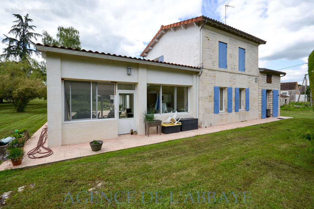 Maison à TAILLEBOURG