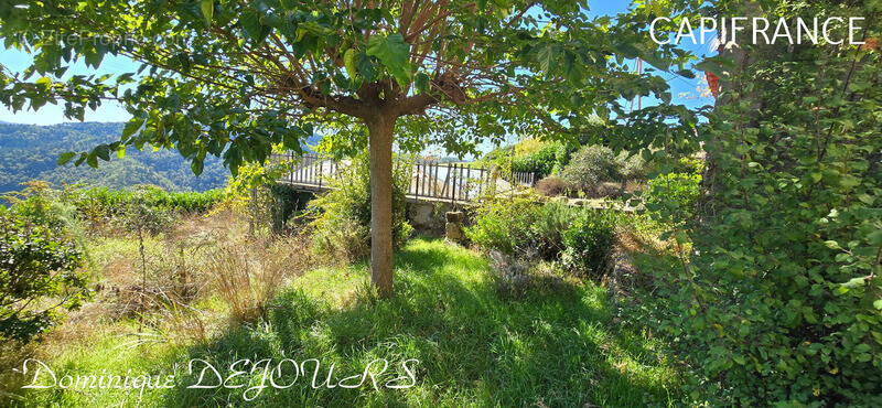 Maison à SAINT-MICHEL-DE-CHABRILLANOUX