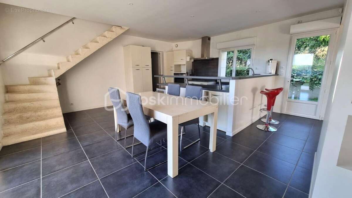 BERTHENAY 15 minutes de Tours - Maison de 180 M² - 3 Chambres dont deux suites parentales – salle de jeux (possibilité d’aménage - photo 5