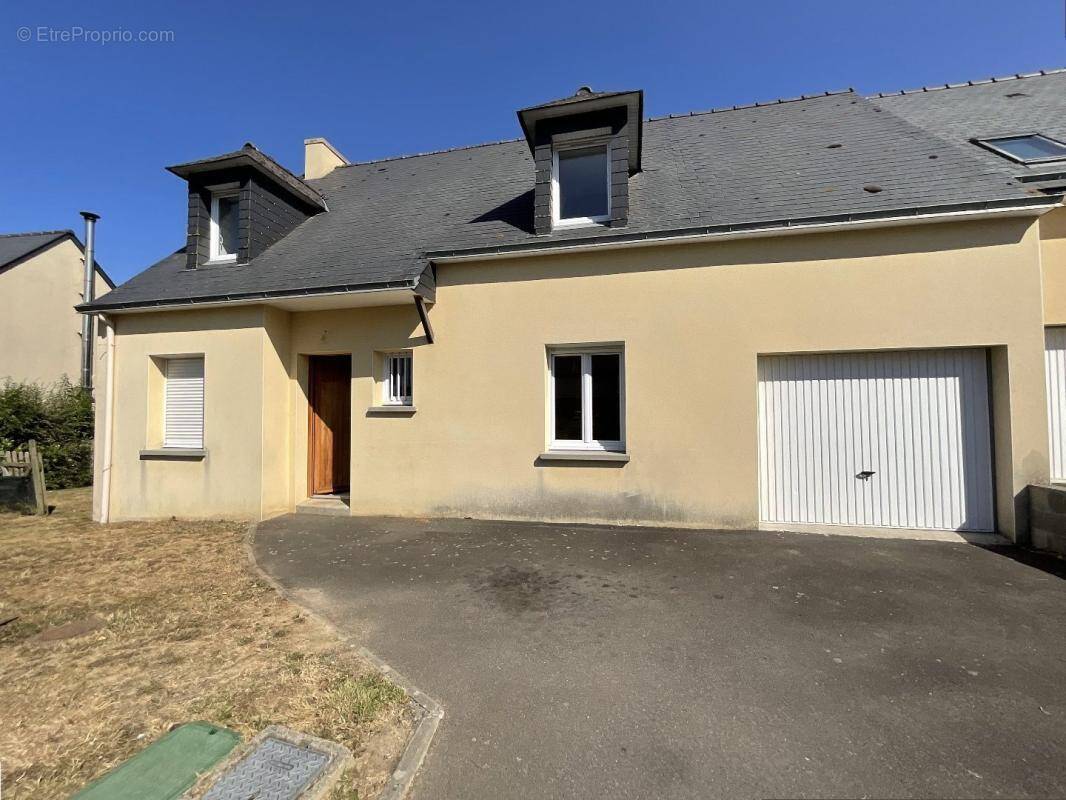 Maison 110 m² à Pleugueneuc  - photo 1