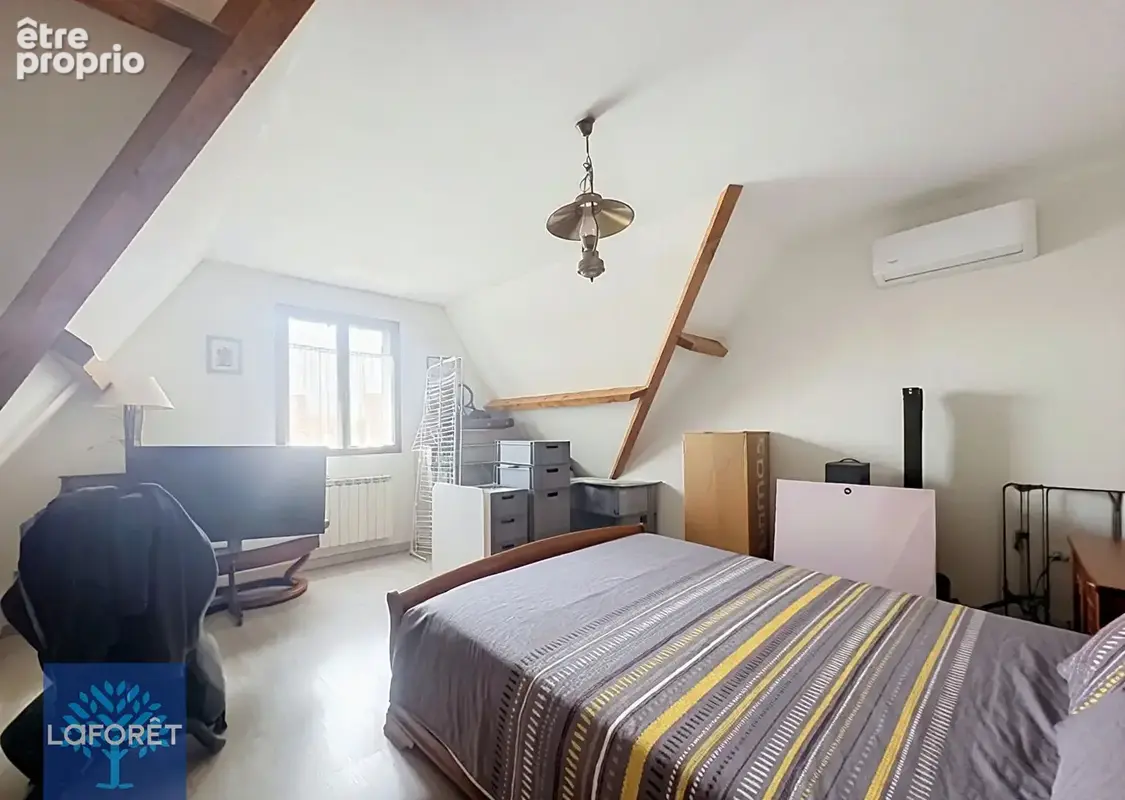 VILLABÉ - Maison familiale 6 pièces avec sous-sol total et panneaux solaires - photo 7