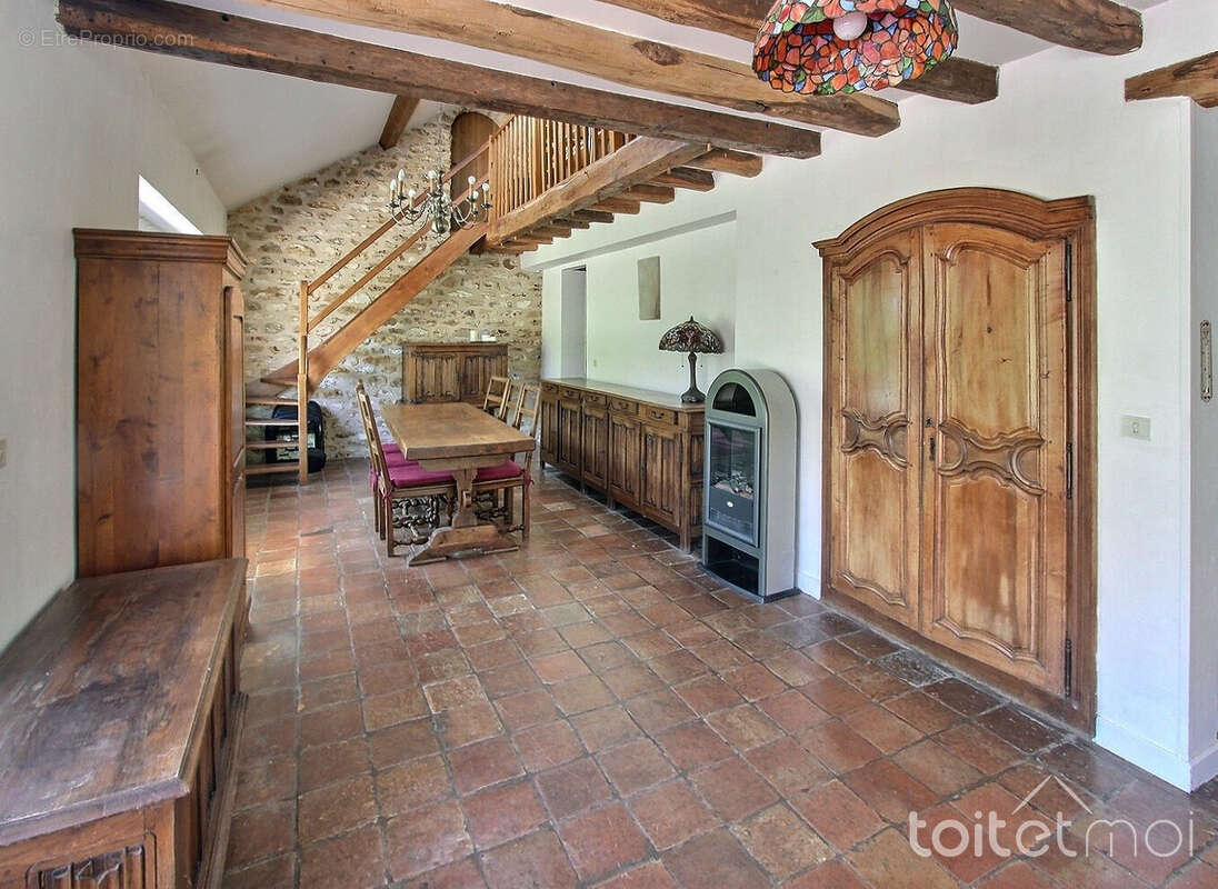 Maison à LA CELLE-LES-BORDES