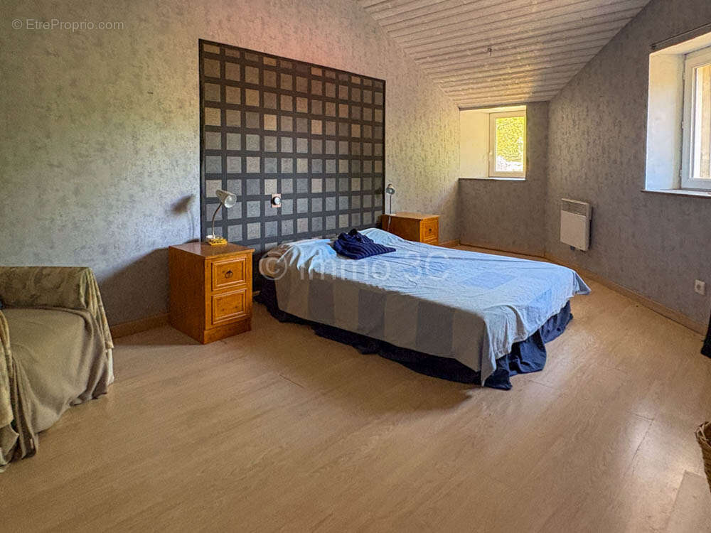 Maison en pierres avec dépendances - photo 7