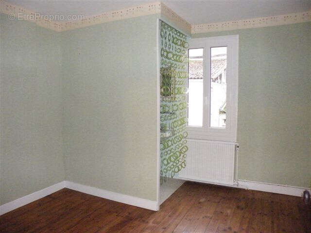 Maison à BARBEZIEUX-SAINT-HILAIRE