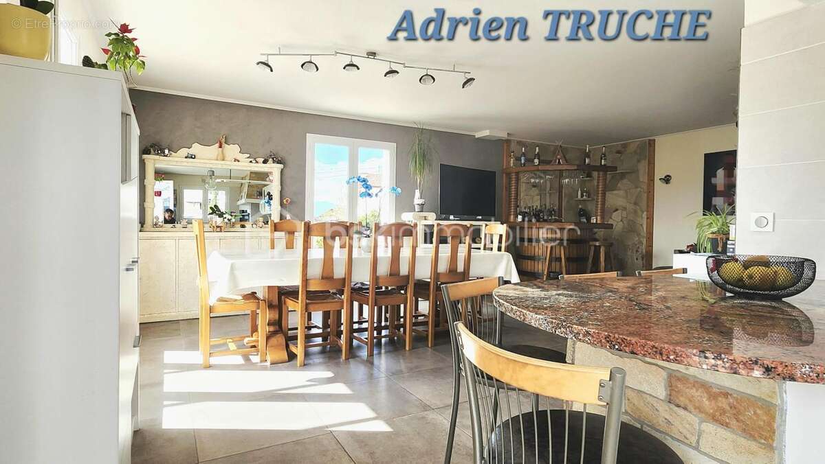 Maison à VETRAZ-MONTHOUX