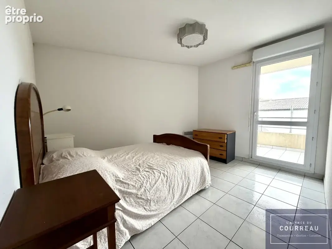 Quartier la martelle, appartement T3 , terrasse et parking , - photo 9