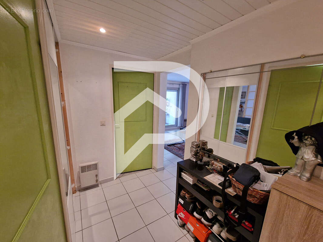 Appartement à SAINT-LAURENT-DU-VAR