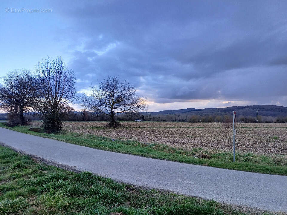 Terrain à LES ISSARDS