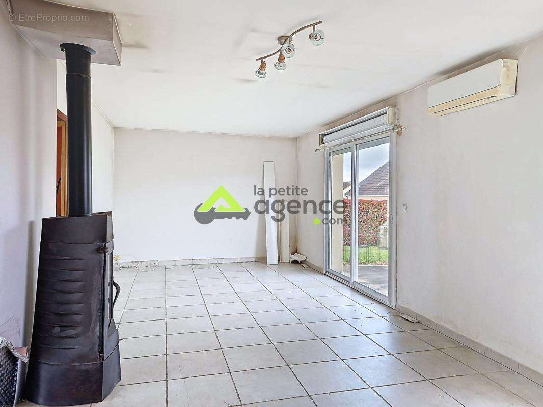 Maison à SAINTE-FEYRE