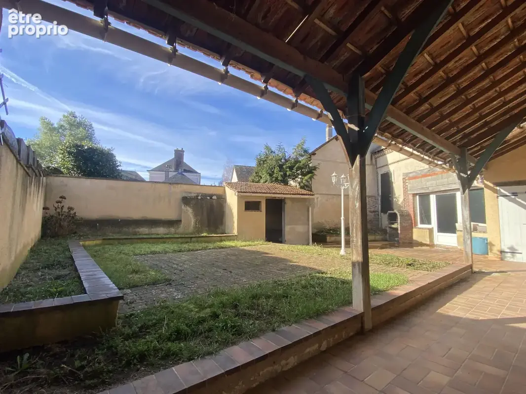 Maison 6 Pièces en centre ville avec garage et jardin - photo 3