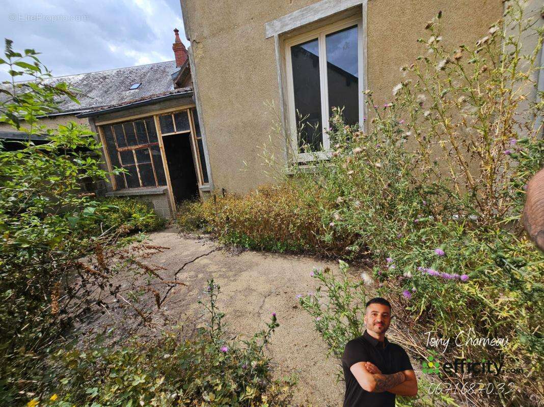 Commerce à SAVIGNY-SUR-BRAYE