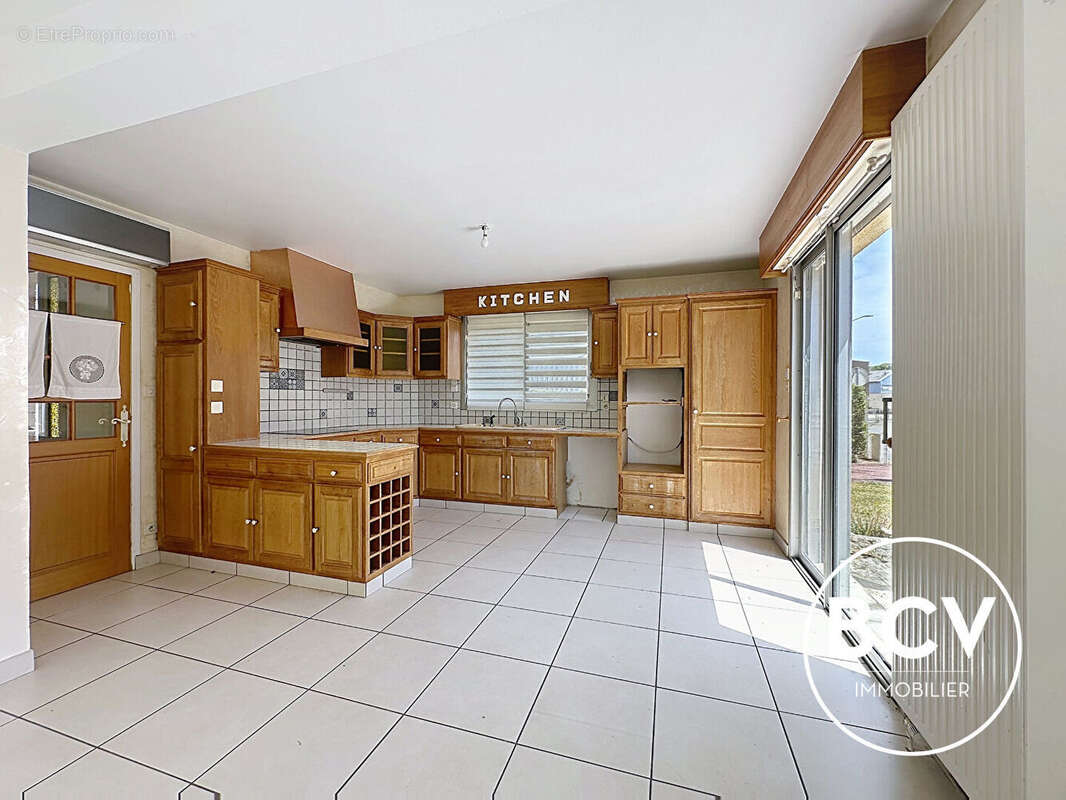 LEVES (28, maison de maçon T7  197M² sous-sol total , piscine et garage double - photo 8
