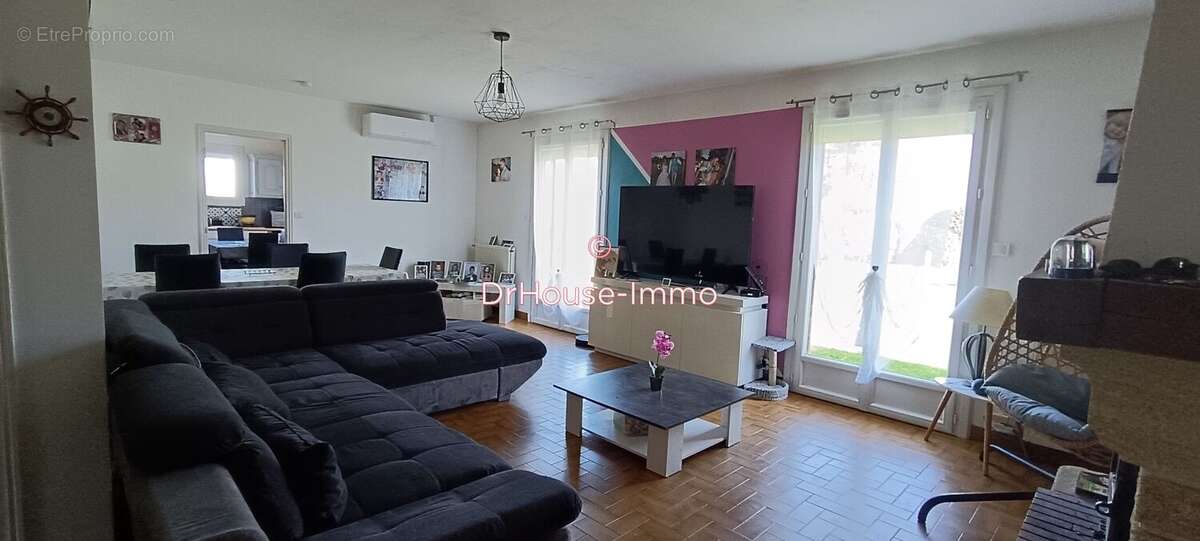 Maison à COURS-DE-PILE