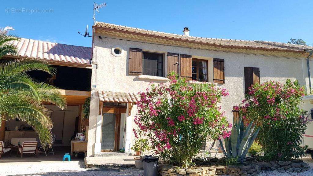 Maison à SAINT-JULIEN-DE-PEYROLAS