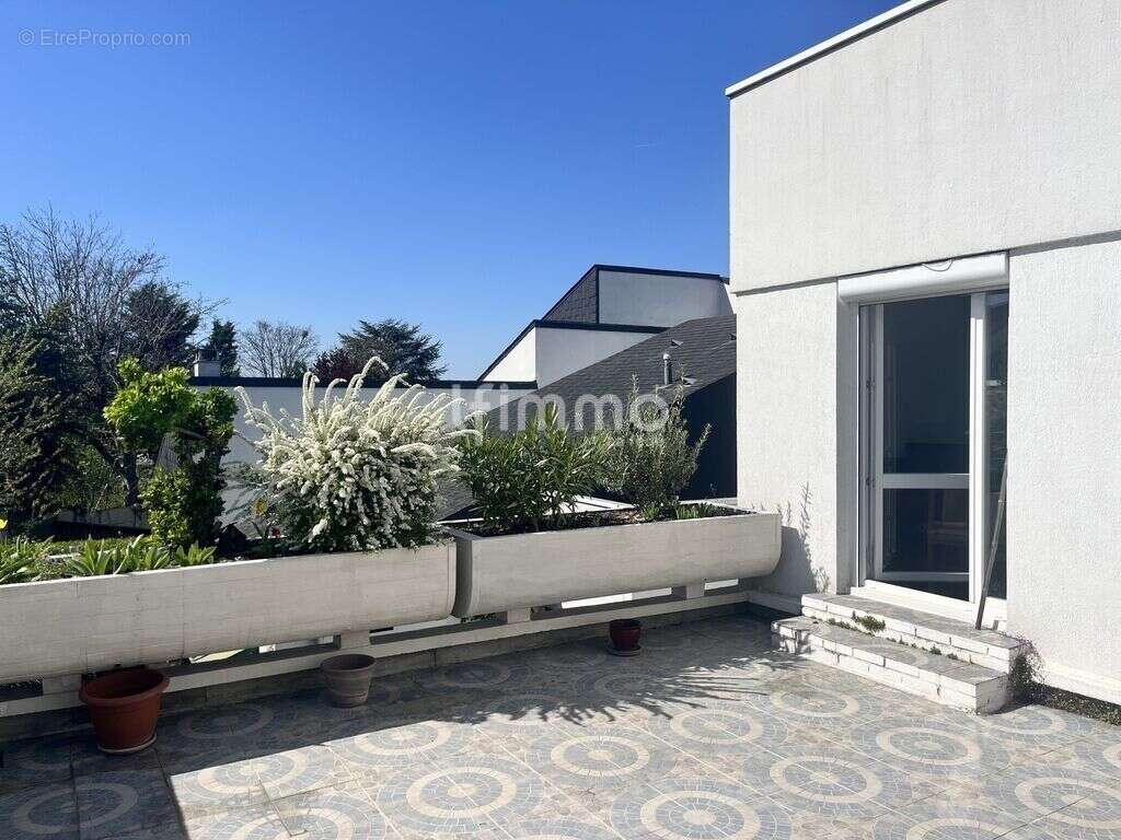 Duplex 5 pièces rénové vues dégagées au calme - photo 2