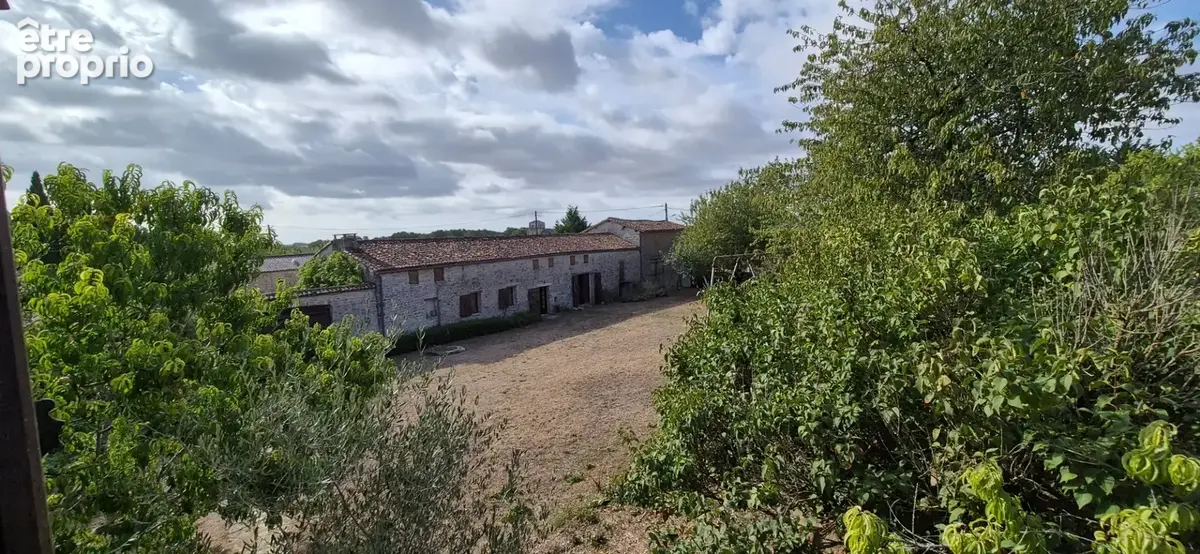 Corps de Ferme de 340 m2, avec plusieurs maisons indépendantes et 200 m2 de dépendances - photo 21